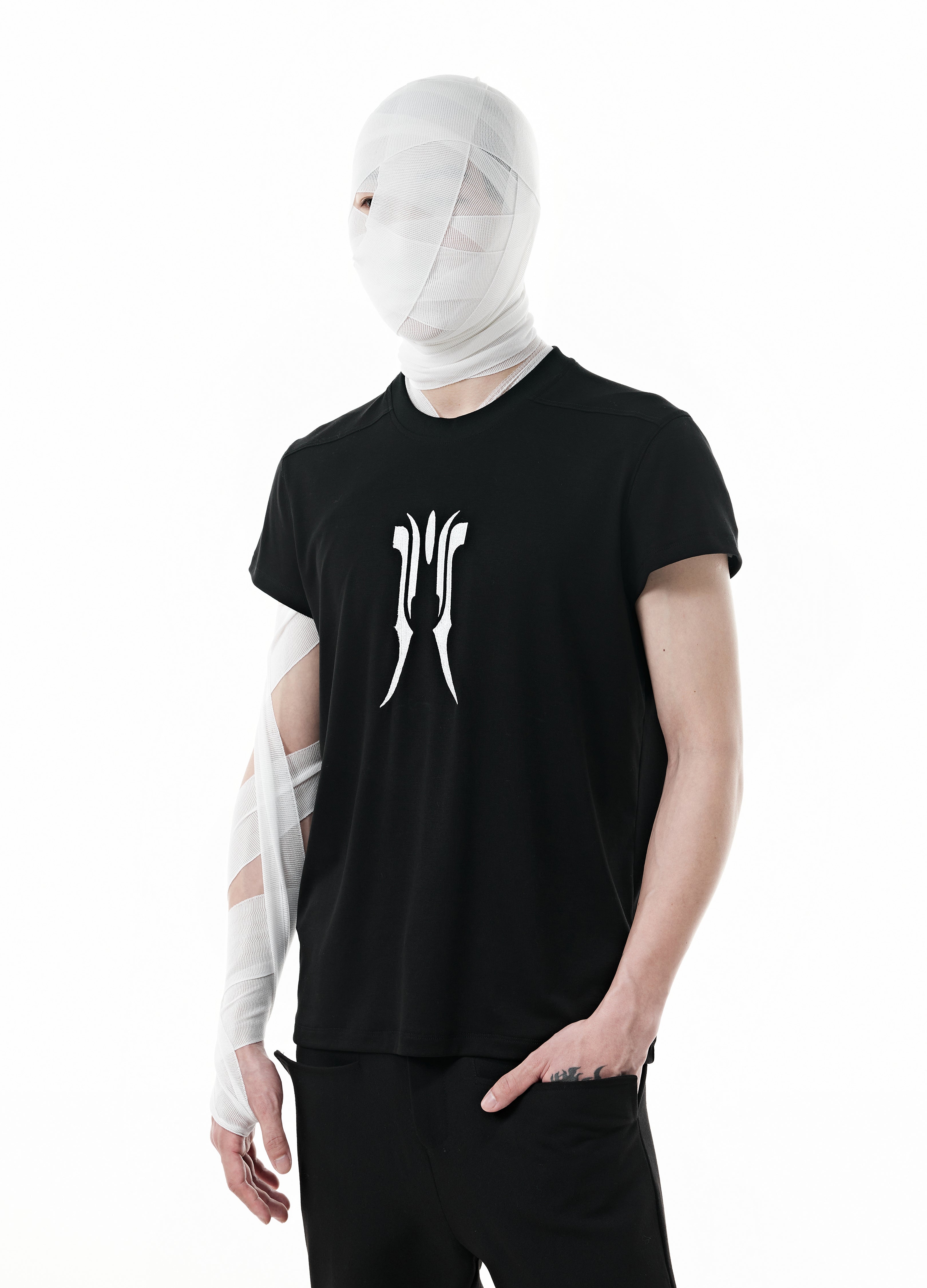 DARK EMBLEM BODY TEE