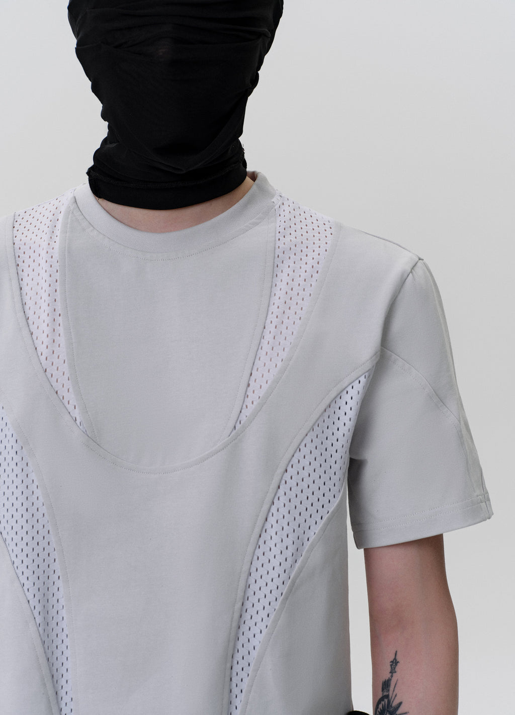 25SS MESH-PANEL TECH TEE