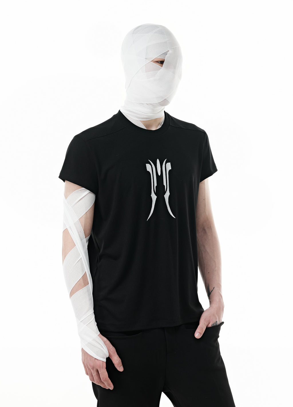 DARK EMBLEM BODY TEE