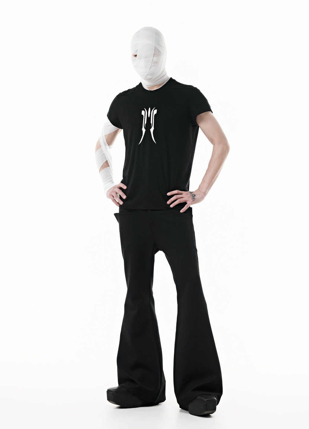 DARK EMBLEM BODY TEE