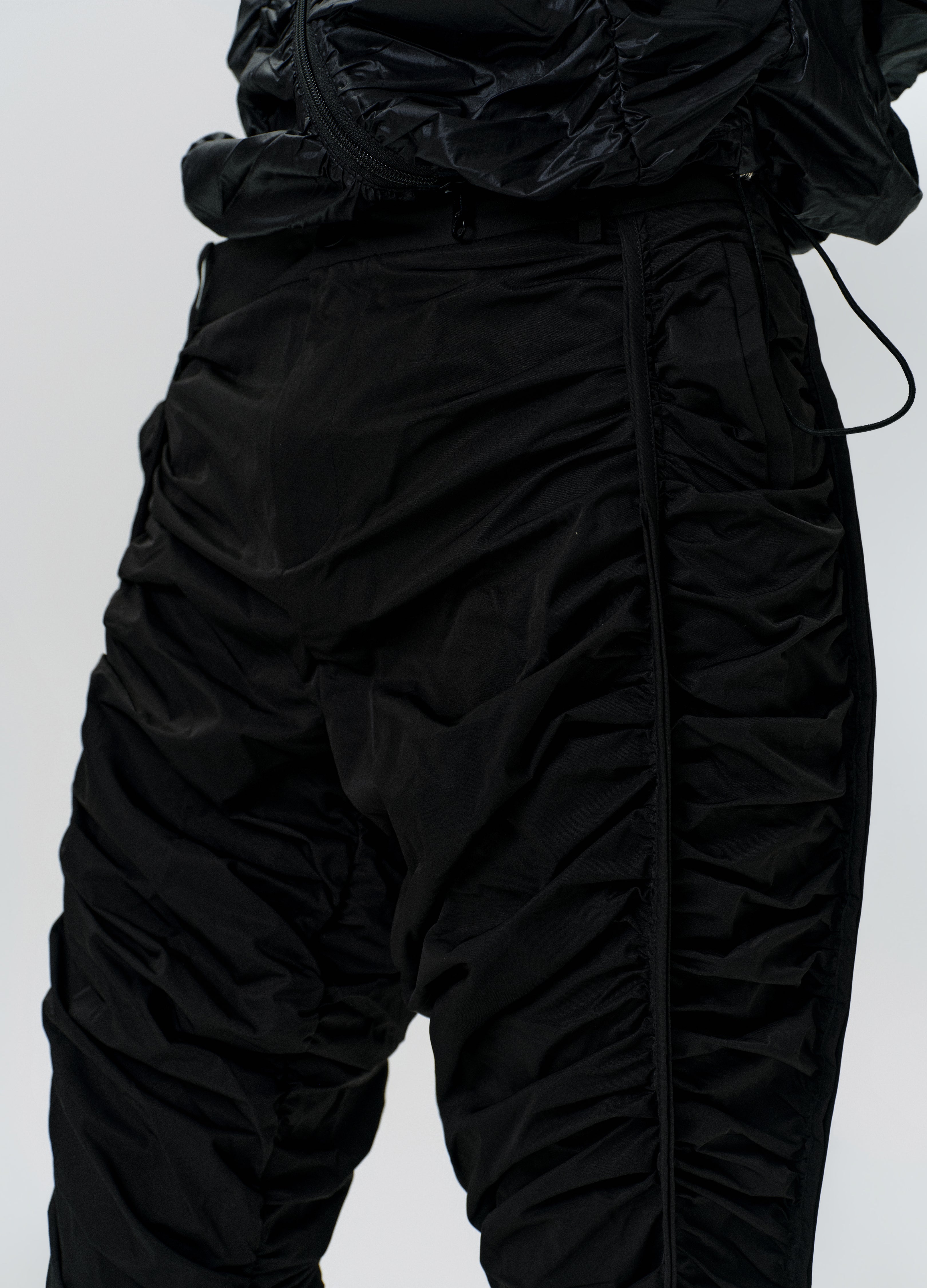 25SS WRINKLE SHELL TECH DARK TROUSERS