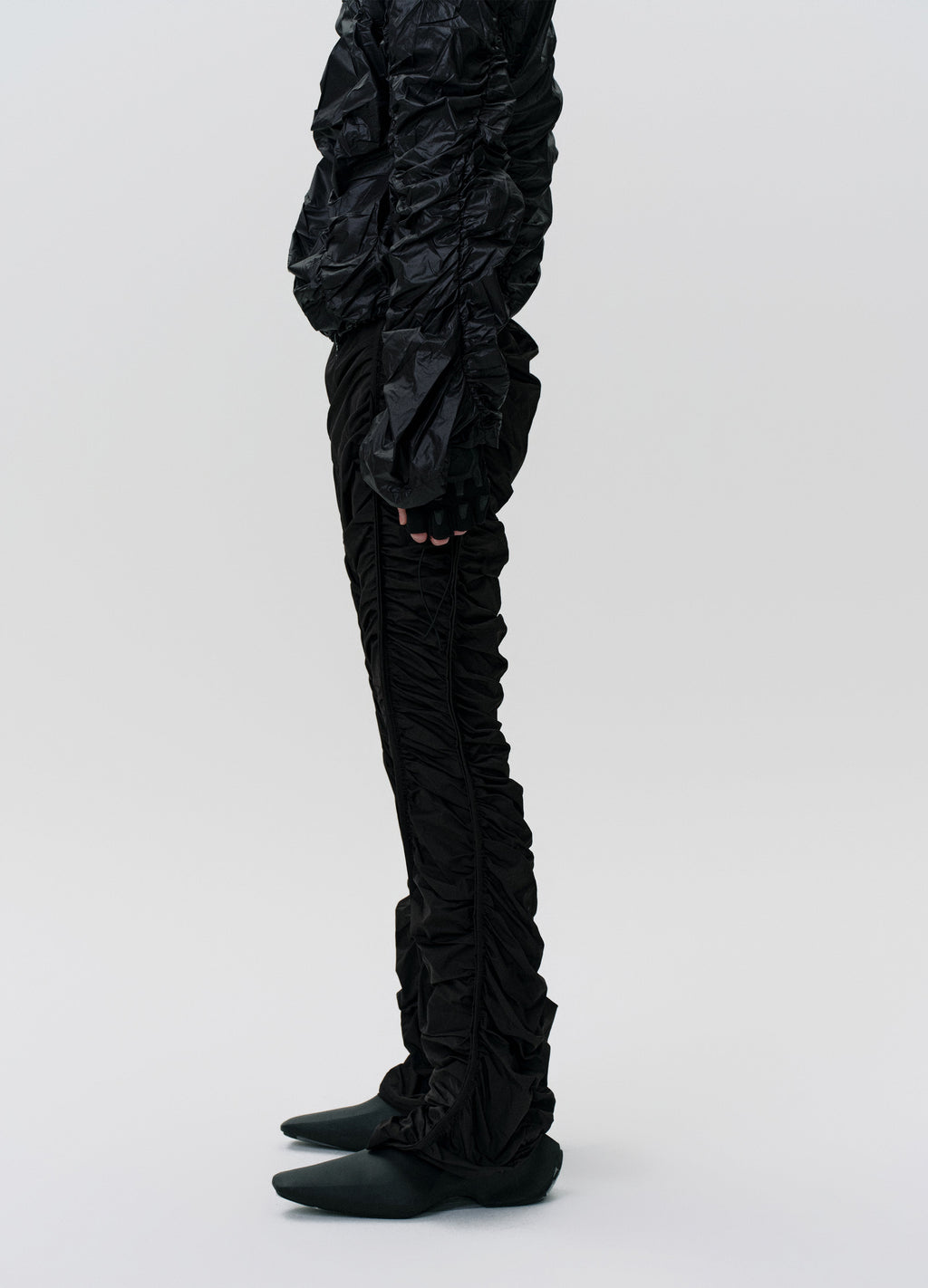 25SS WRINKLE SHELL TECH DARK TROUSERS