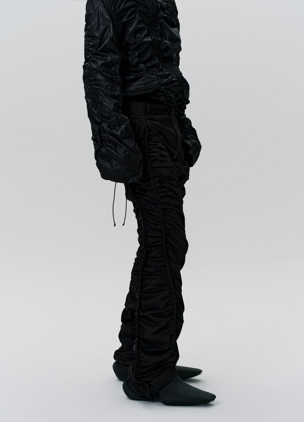 25SS WRINKLE SHELL TECH DARK TROUSERS