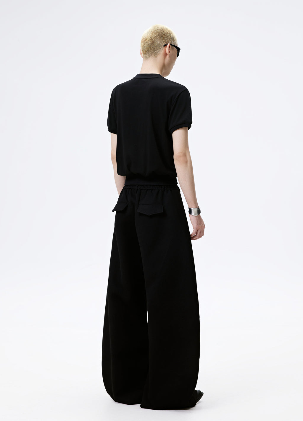 25SS T-Shirt mit Rippbund und taillierter Passform