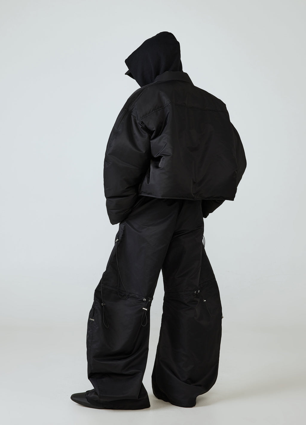 24FW SCHWARZE FLIGHT DOWN JACKE