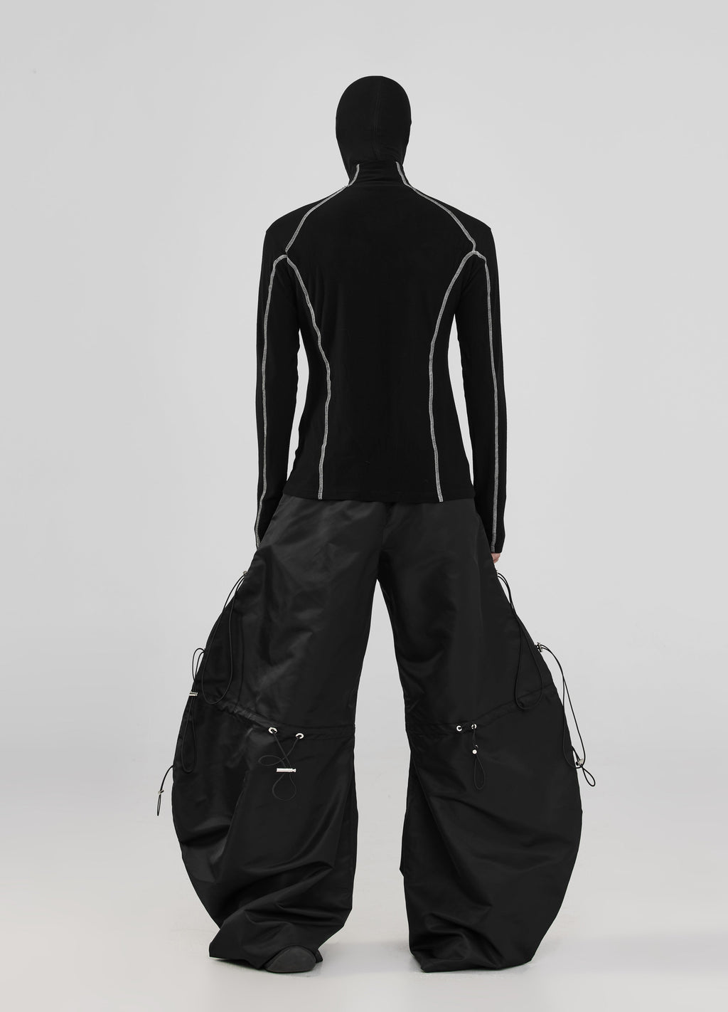 24FW Thread High-Collar Tee”