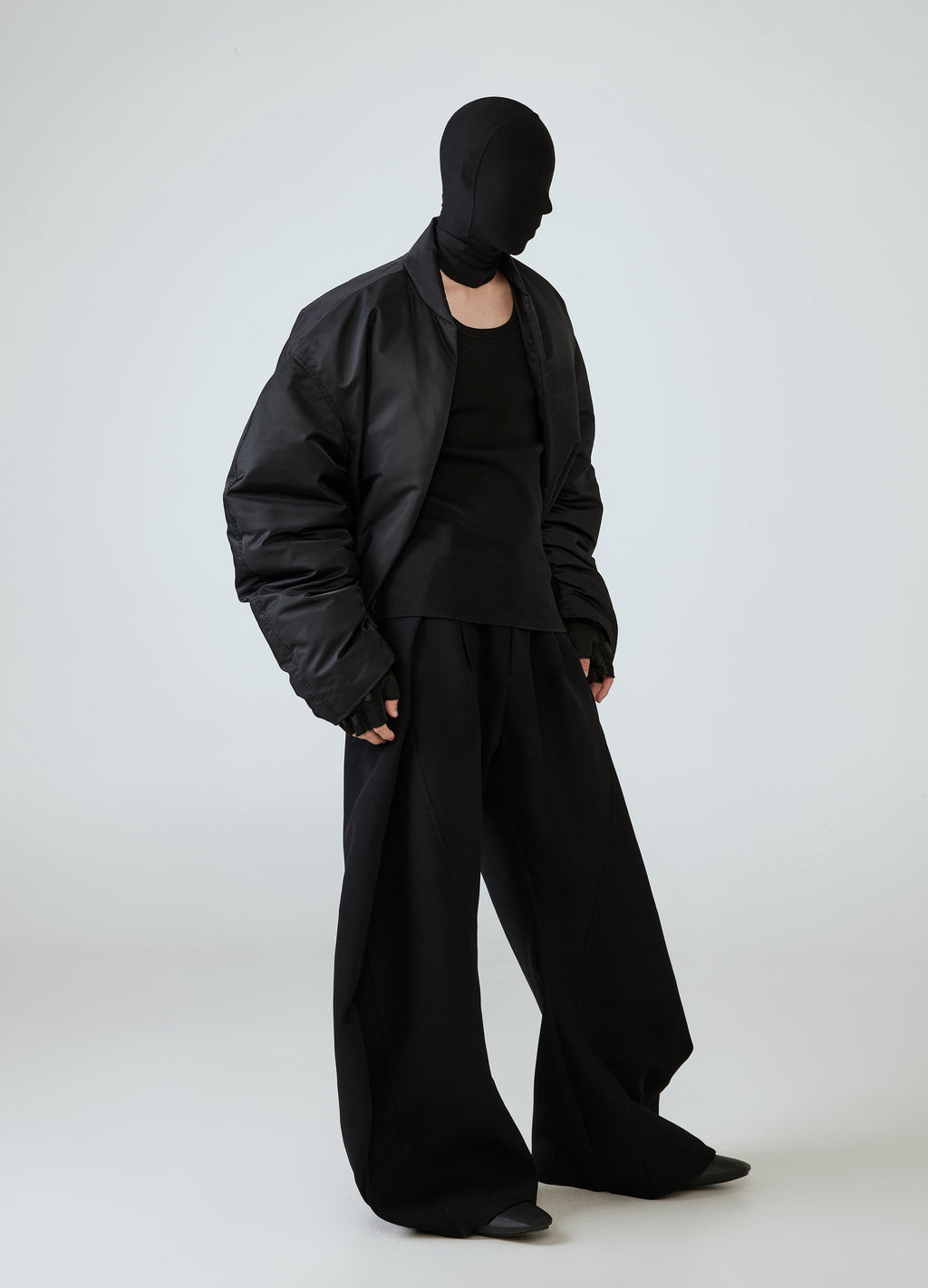 24FW SCHWARZE FLIGHT DOWN JACKE