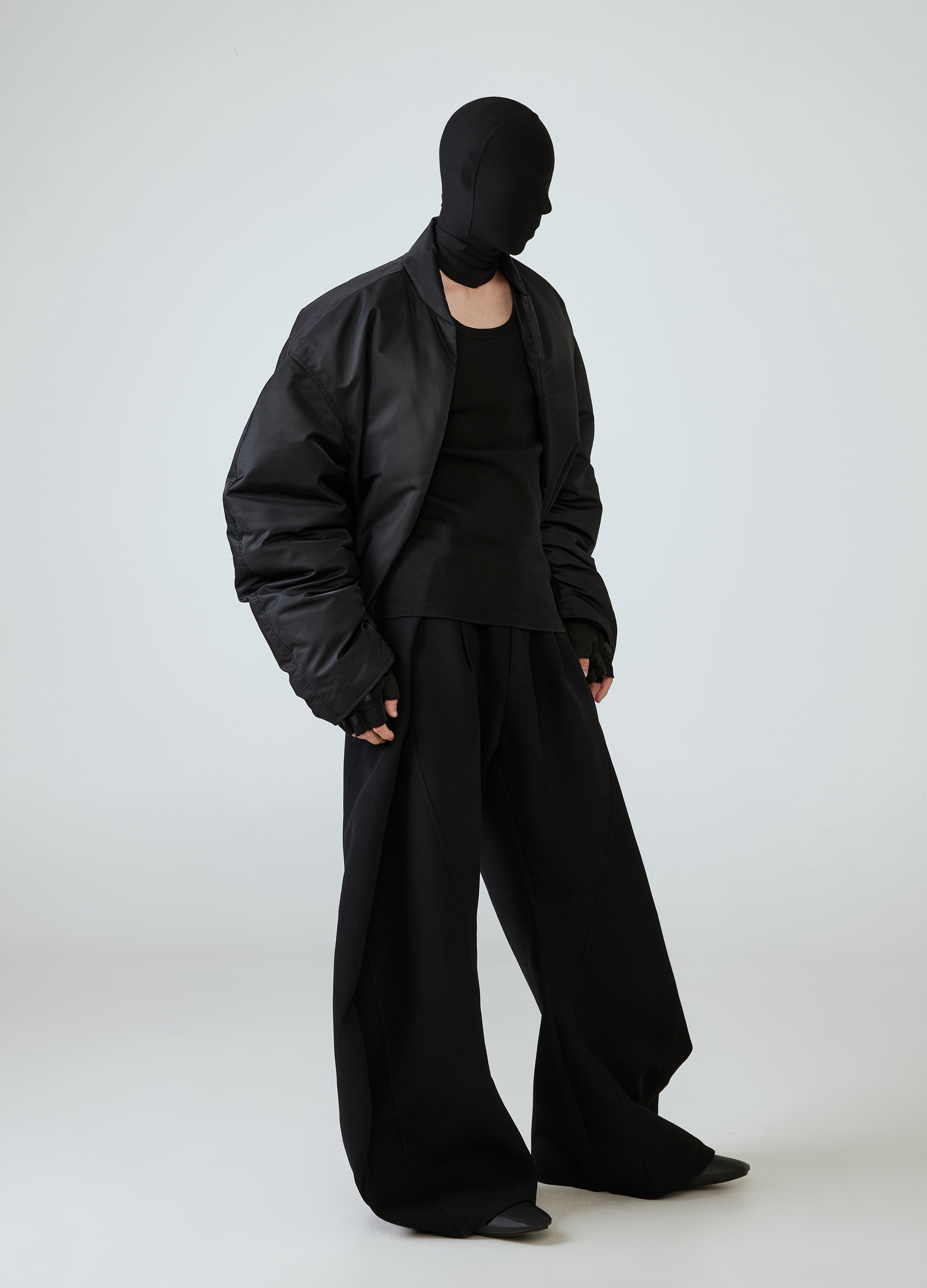 24FW SCHWARZE FLIGHT DOWN JACKE