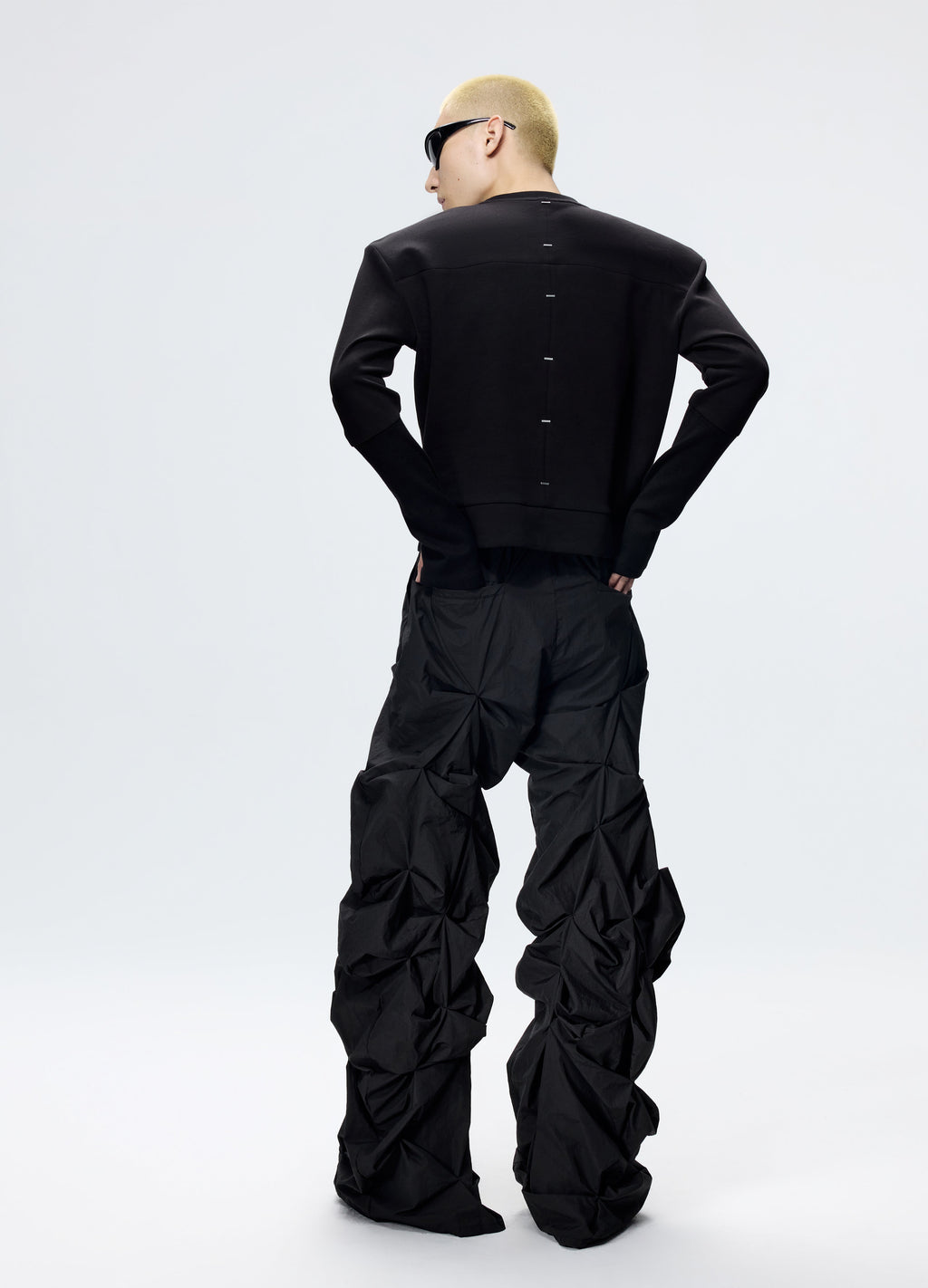 25FW STAPLE DETAIL CROPPED HOODIE