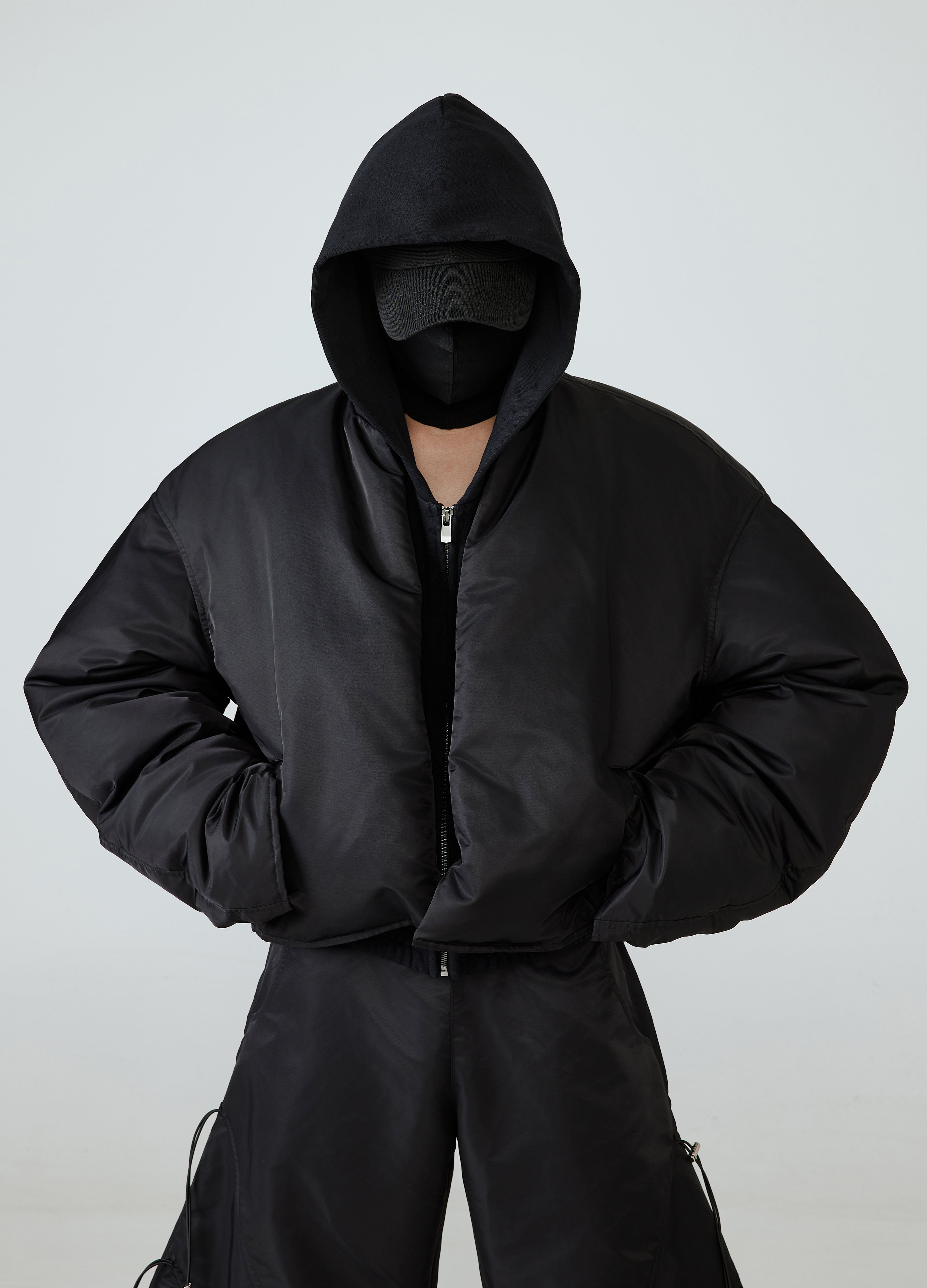 24FW SCHWARZE FLIGHT DOWN JACKE