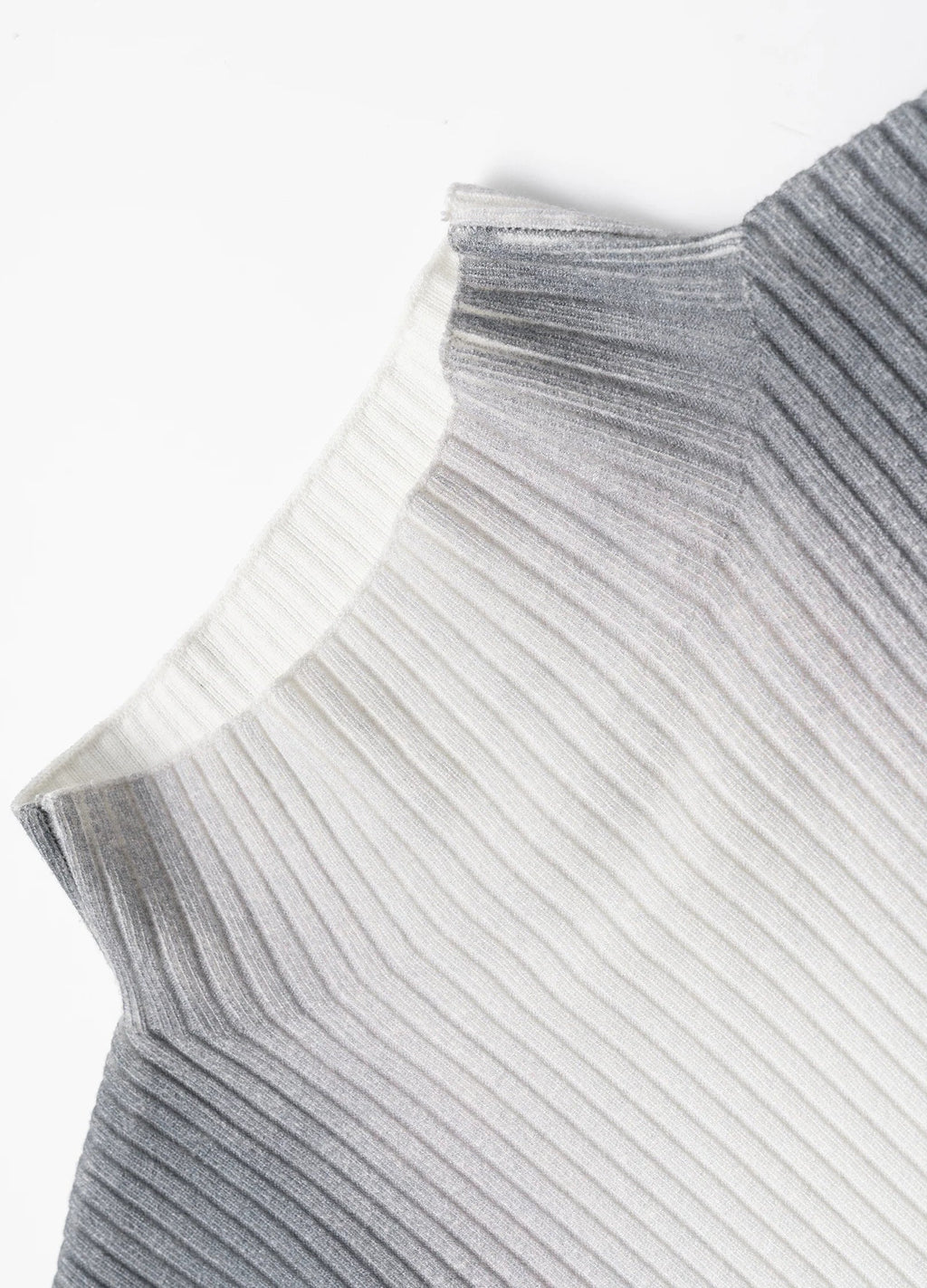 22FW Ashen Embrace Logo Knitted Sweater