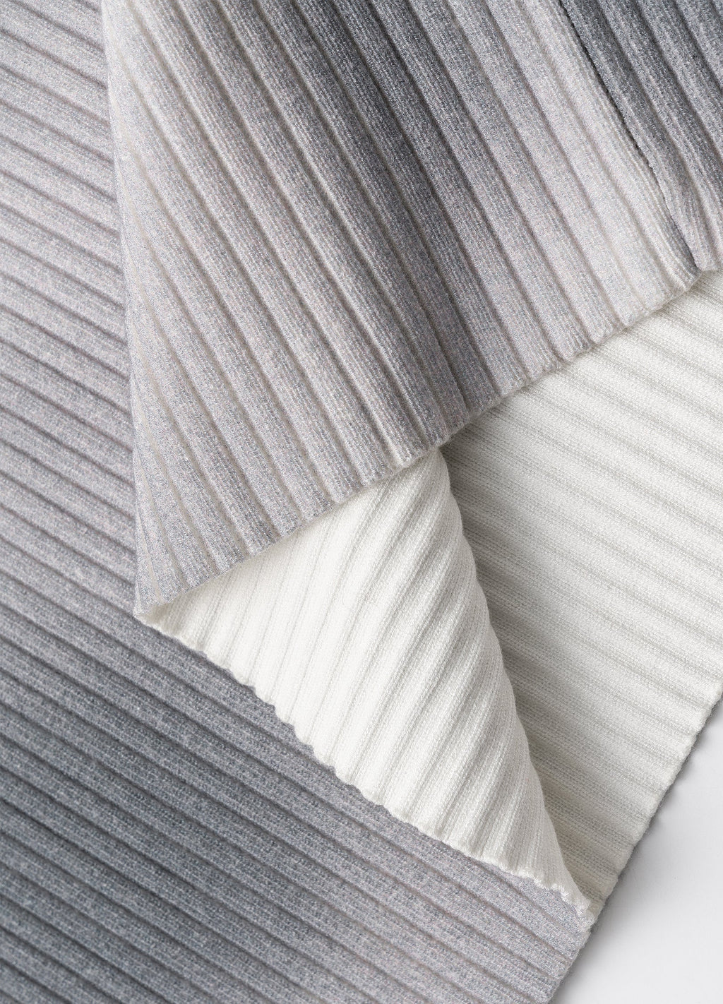 22FW Ashen Embrace Logo Knitted Sweater