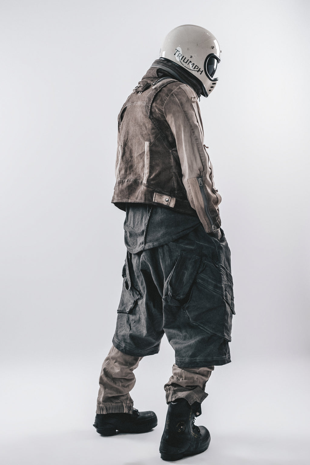 DARKCORE DUSTFORM CROP CARGO SHORTS