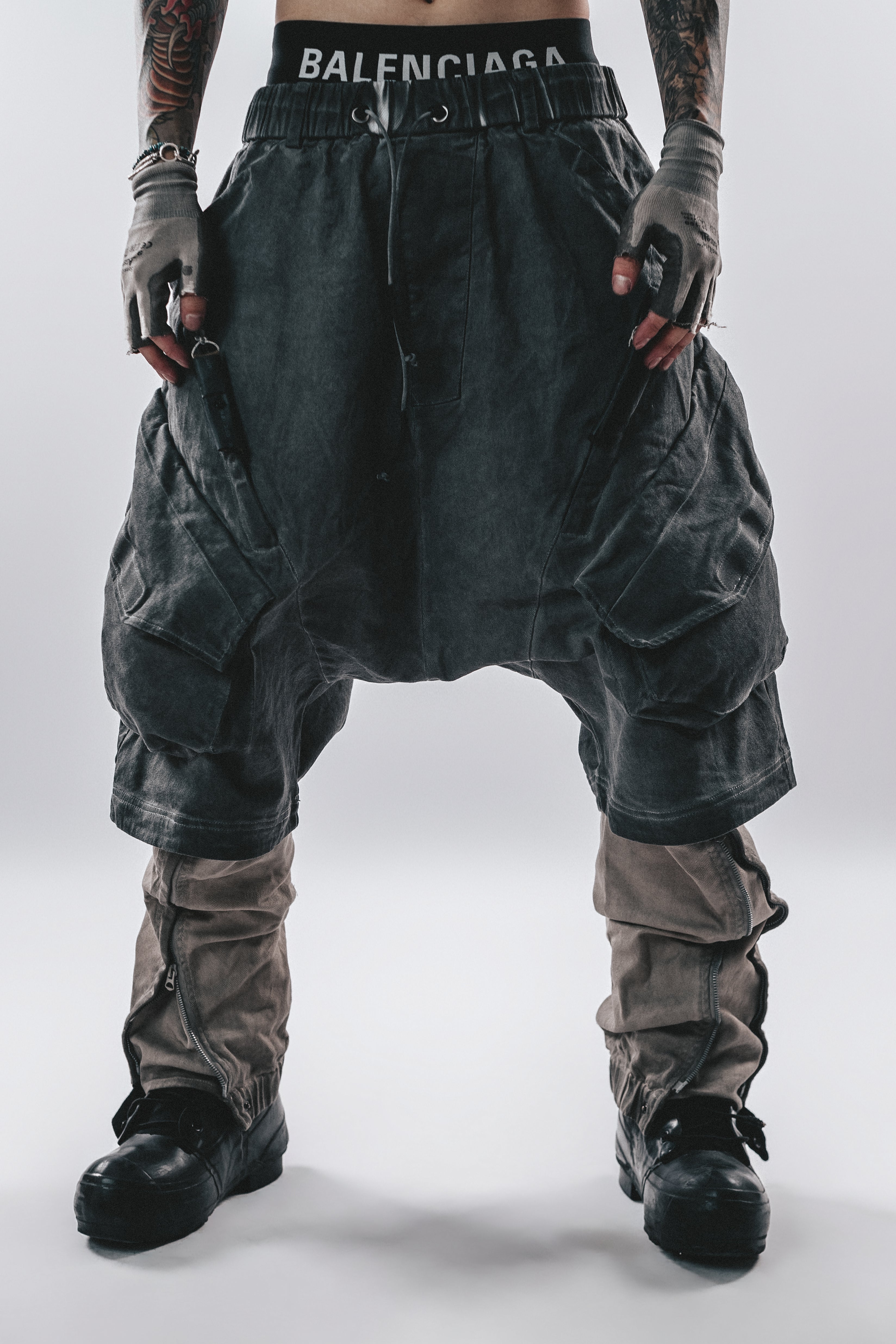 DARKCORE DUSTFORM CROP CARGO SHORTS
