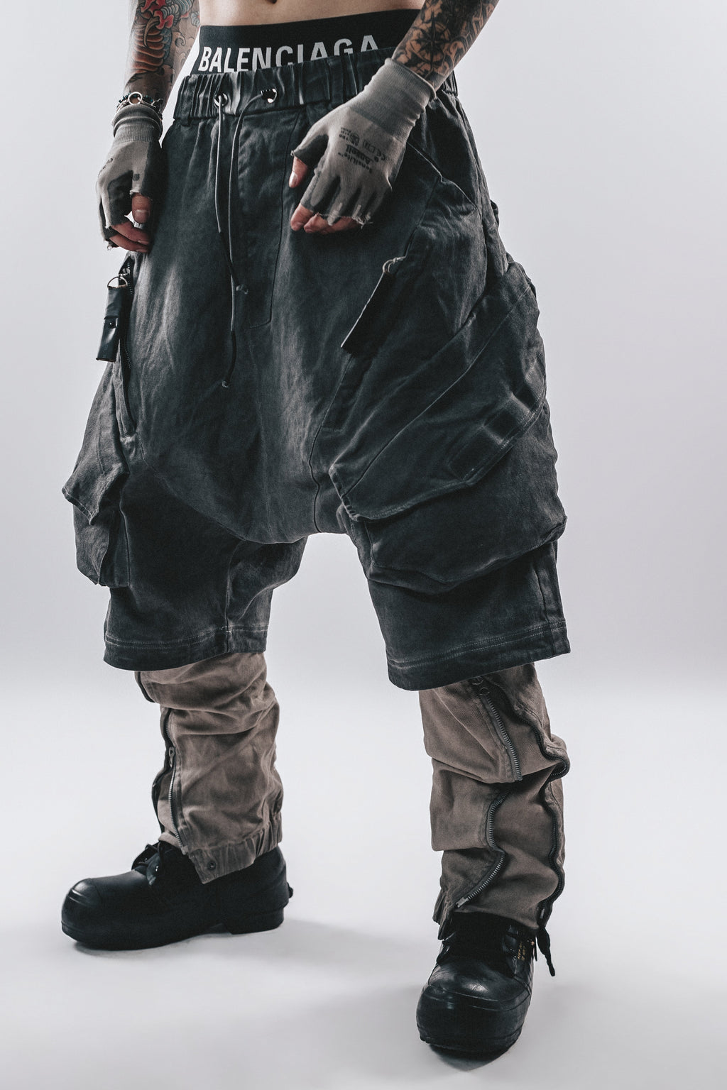 DARKCORE DUSTFORM CROP CARGO SHORTS