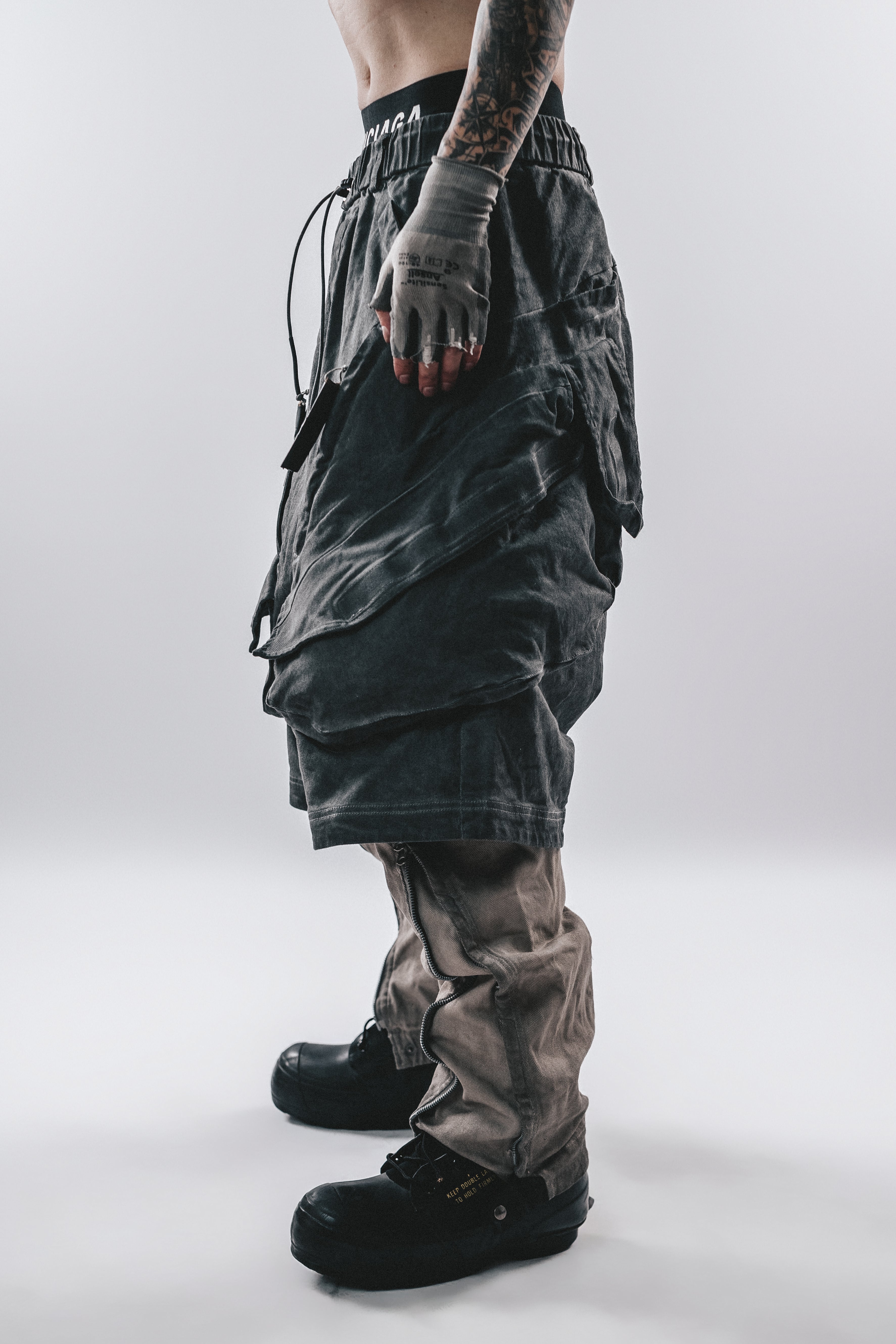 DARKCORE DUSTFORM CROP CARGO SHORTS