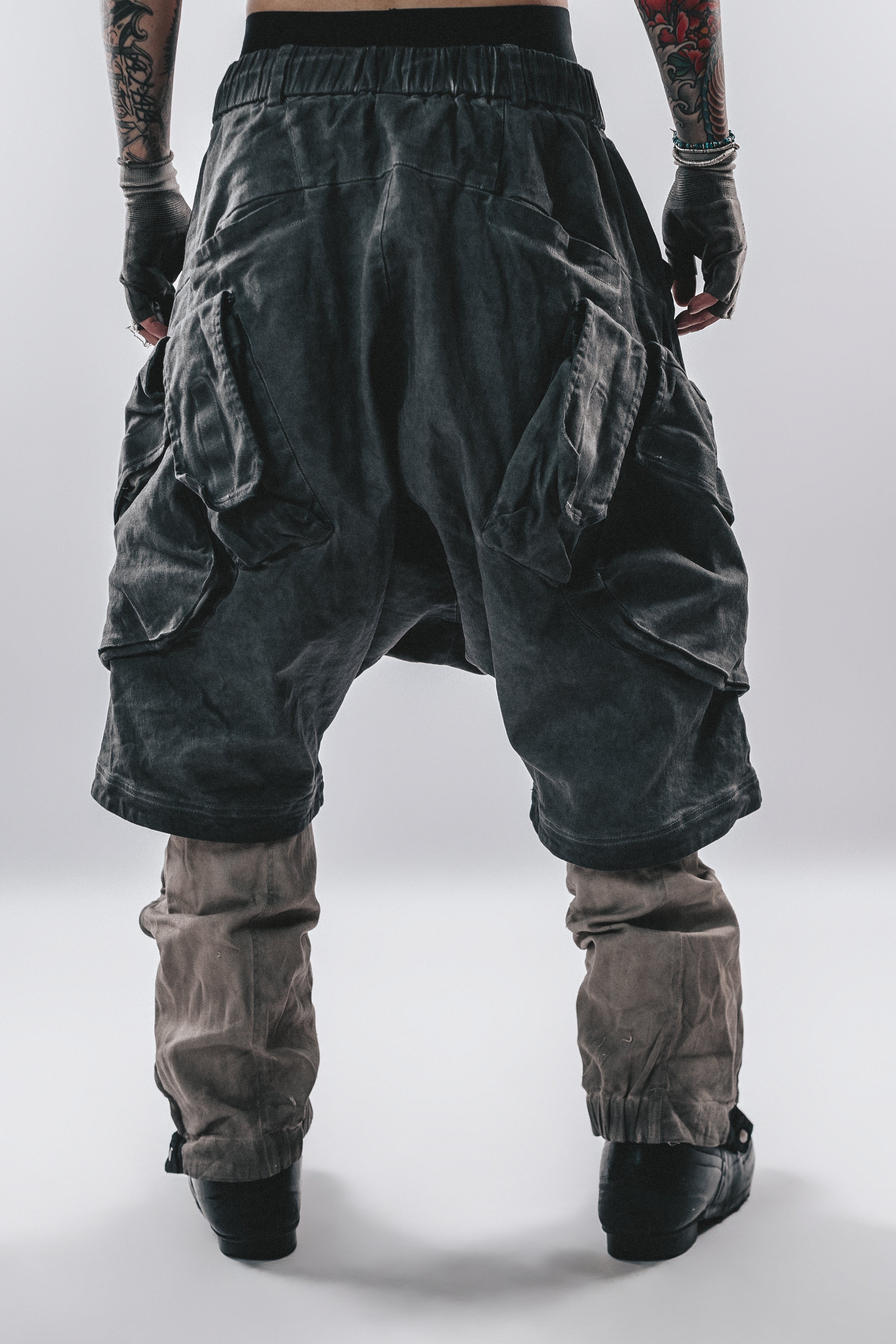 DARKCORE DUSTFORM CROP CARGO SHORTS