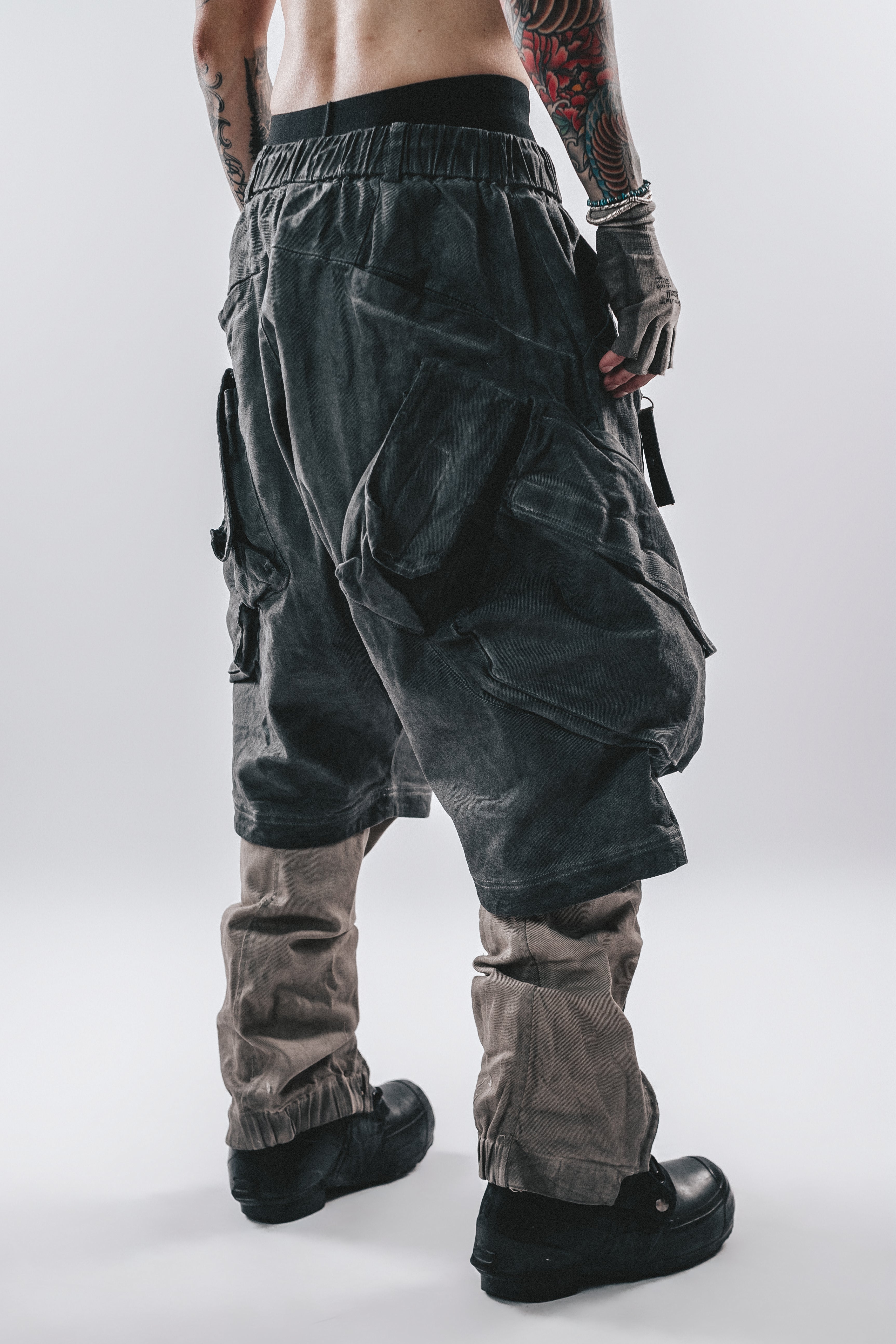 DARKCORE DUSTFORM CROP CARGO SHORTS