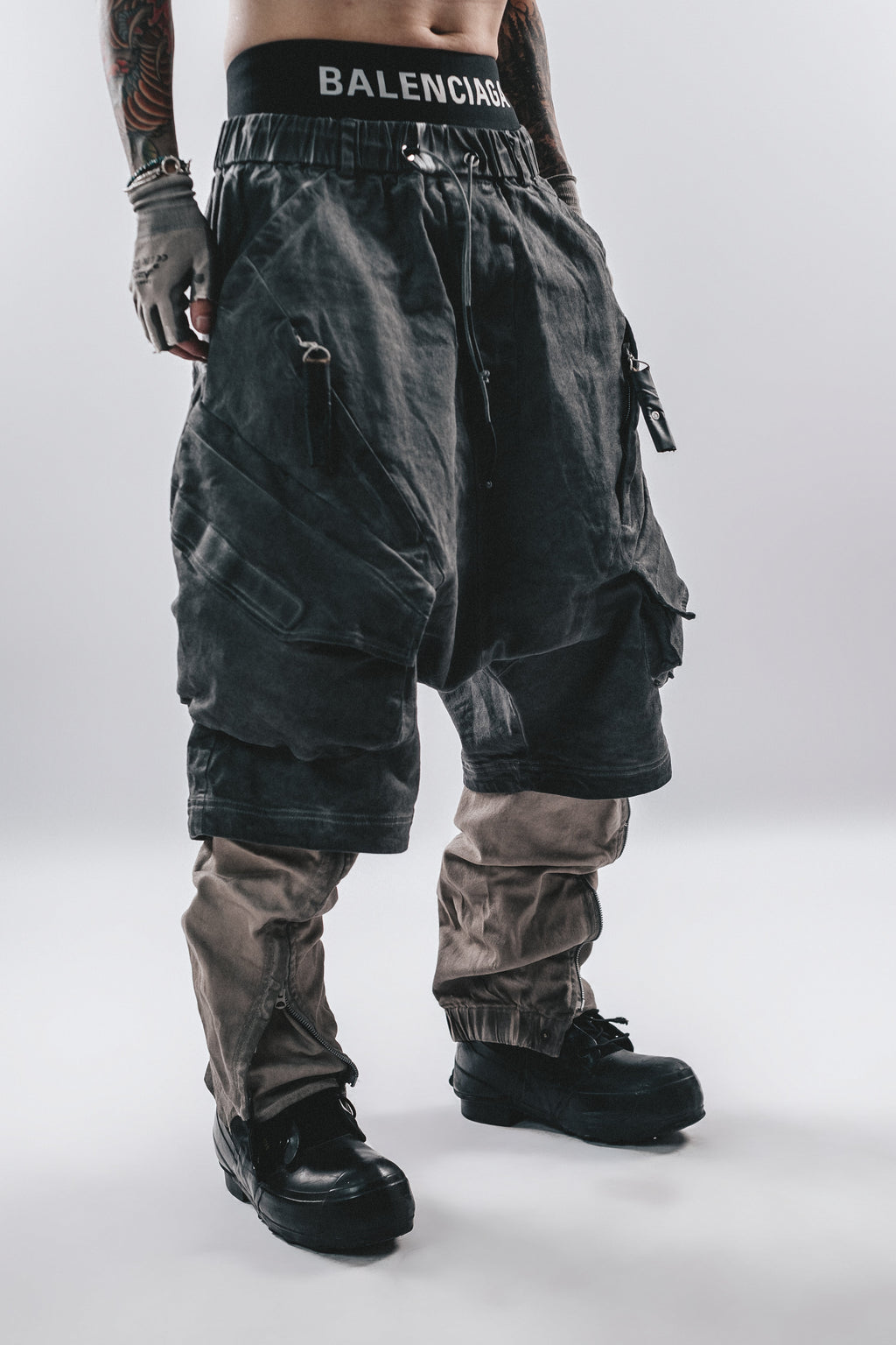 DARKCORE DUSTFORM CROP CARGO SHORTS