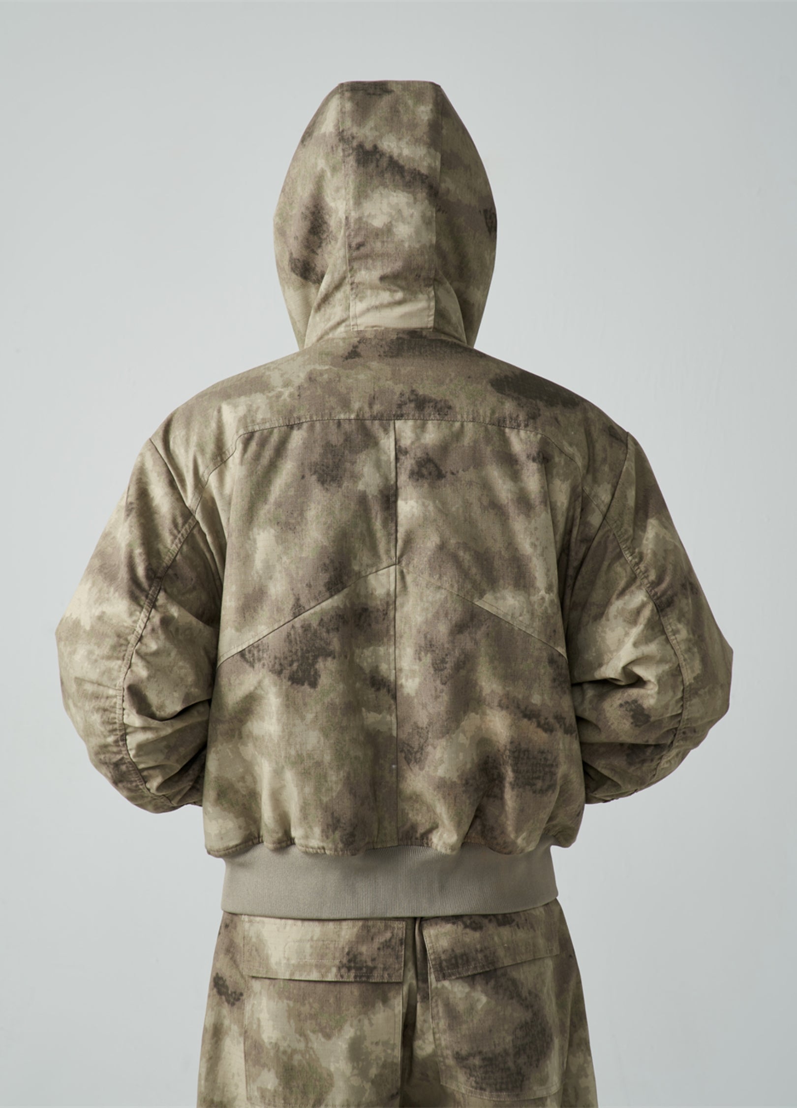 22FW Camo Hooded Zip-Up